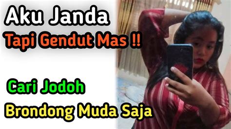 Bunda Gendut Disikat Dua Brondong .